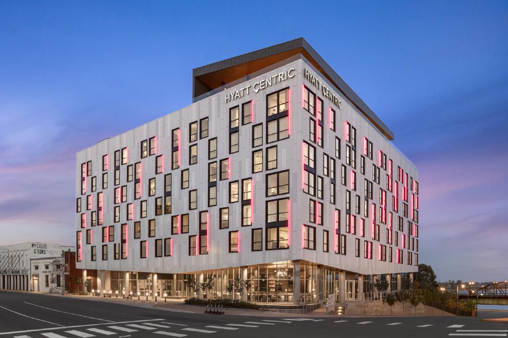 Exterior view of Hyatt Centric Beale Street Memphis at dusk.