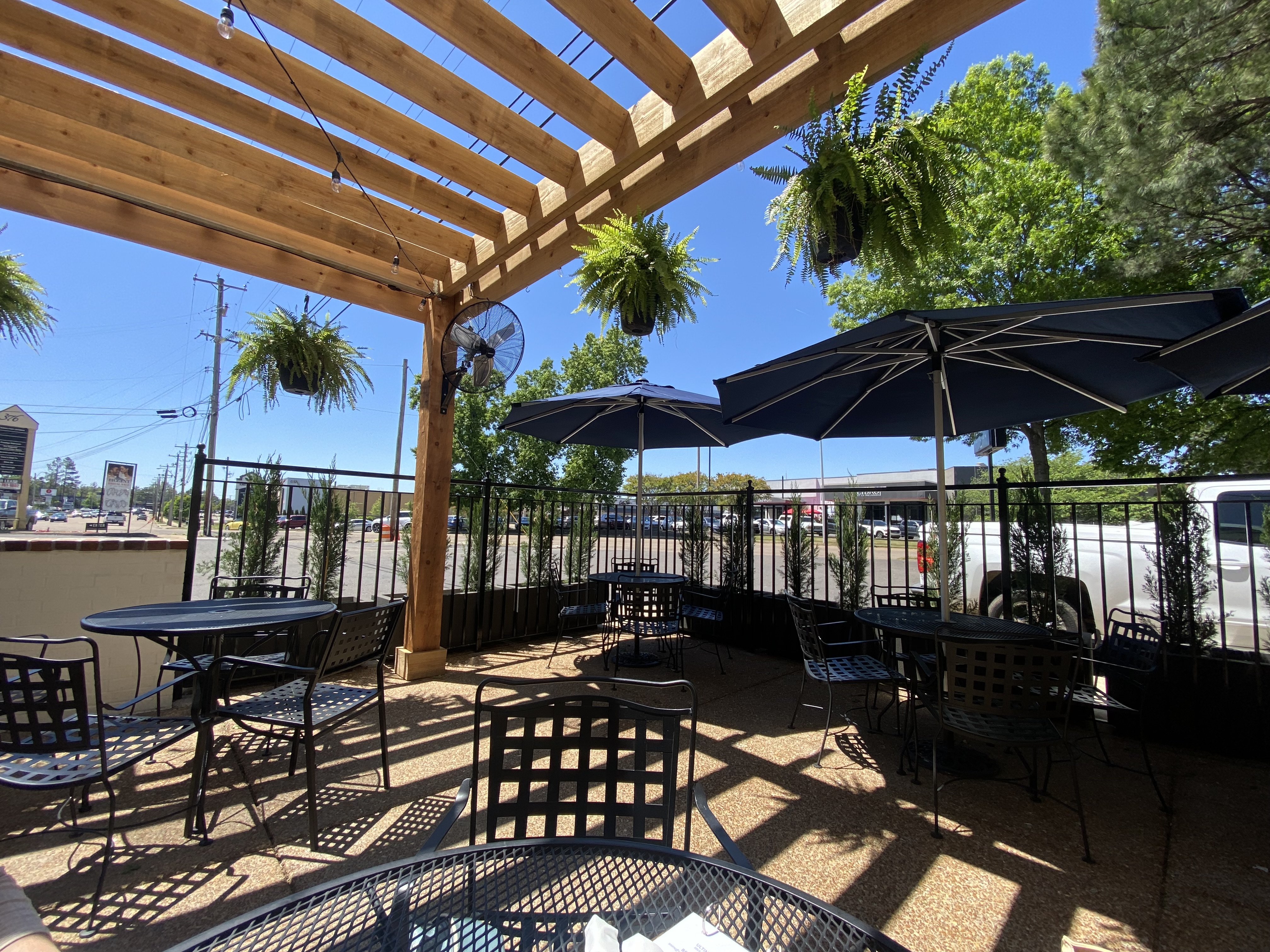 shaded patio at venice kitchen