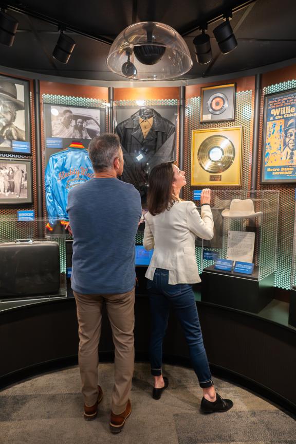 couple exploring the blues foundations blues hall of fame