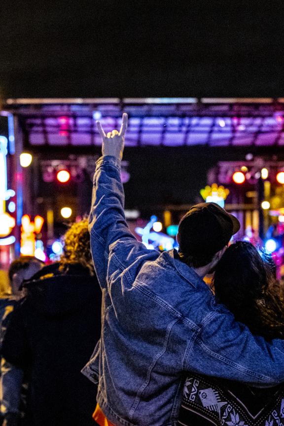 couple at concert on beale street