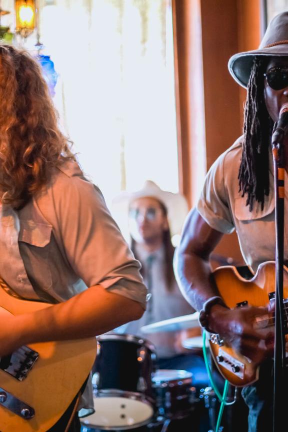 Faux Killas live music at DKDC / Alex Shansky