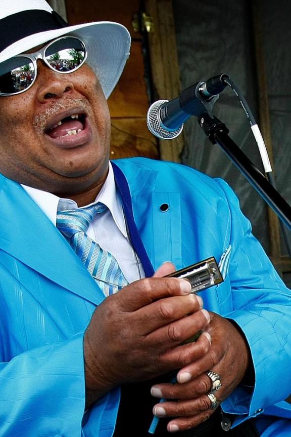 Blues singer in Memphis