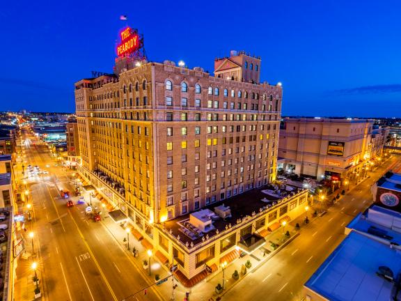 Exterior of the Peabody Hotel in Memphis at night