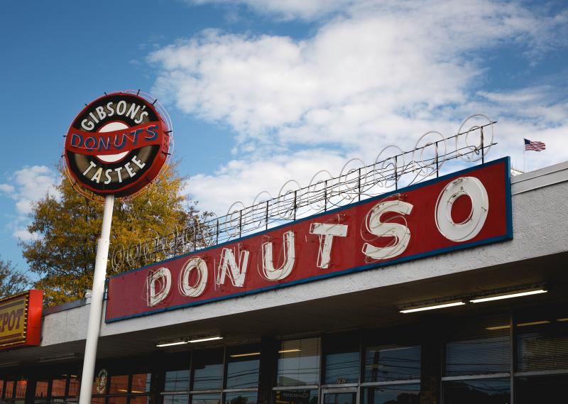 Exterior of Gibsons Donuts