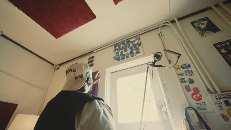 lukah pointing to collage of music icons