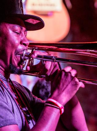 Live music at Rum Boogie Cafe on Memphis' Beale Street