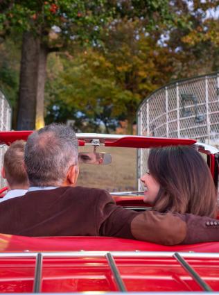 Couple enters Elvis Presley's Graceland Mansion through its iconic gates