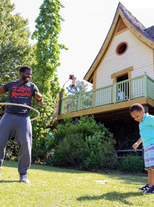 A family playing at Memphis Botanic Garden
