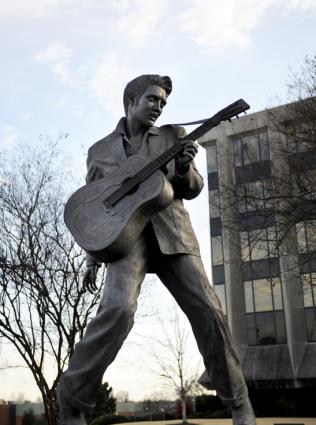 elvis statue