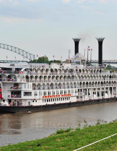 American Queen landing at Beale Street Landing