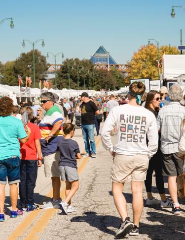 Festivalgoers walking through RiverArtsFest in downtown Memphis