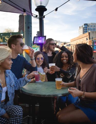 Alfred's On Beale Patio