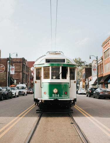 Downtown Trolley / Jessica Steddom