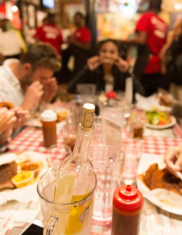 Rendezvous Table Barbecue / David Meany Rendezvous Table Barbecue / David Meany
