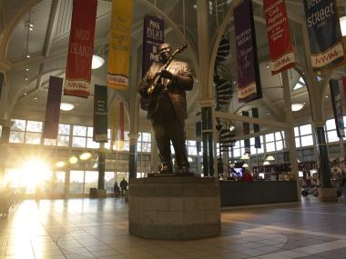 state of B.B. King with his Lucille guitar at visitor's center
