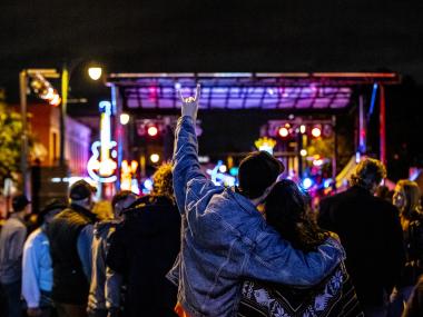 couple at concert on beale street