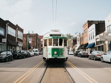 Downtown Trolley / Jessica Steddom