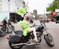 Velvetina Bikenight green in girl feathers