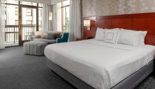 King Balcony - Courtyard Memphis Downtown Photo