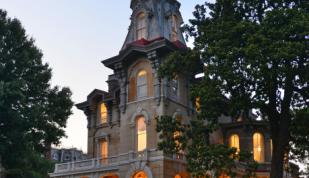 The James Lee House at 690 Adams Avenue stands as one of the city's most important residences and is a vibrant example of Memphis' early grandeur and opulence.

Over the centuries, the families who have called this house home were deeply engaged in the de Photo