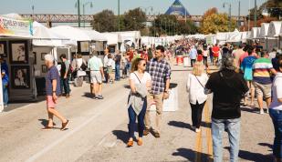  2018 RiverArtsFest on Riverside Dr.  Photo