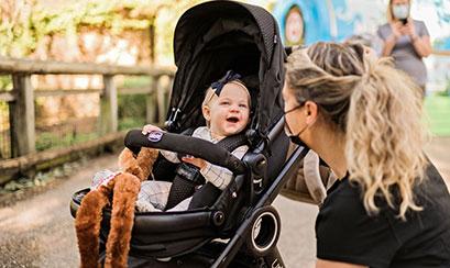 Family enjoying Memphis Zoo | Memphis Zoo