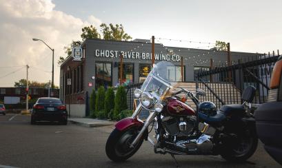 A motorcycle in front of Ghost River Brewery on South Main Street in Memphis | Alex Shansky