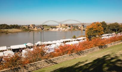 riverside drive with tents for an arts festival with the Memphis M bridge in the background