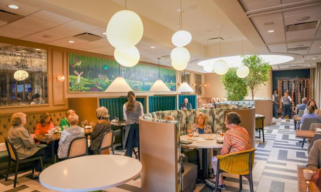 dining room of Restaurant Iris