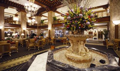 peabody hotel lobby and fountain