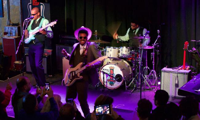 band performs on bb kings stage for international blues challenge