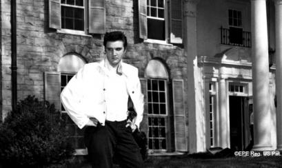 Elvis in front of Graceland