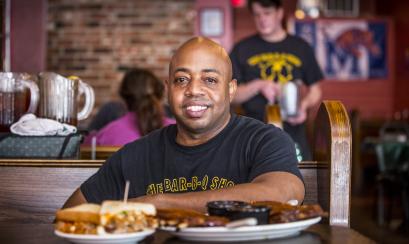 The Bar-b-q Shop / Craig Thompson The Bar-b-q Shop / Craig Thompson