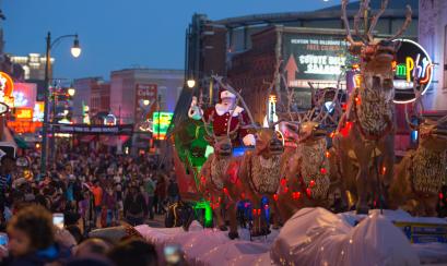 Santa on Beale Street / Allen Gillespie Santa on Beale Street