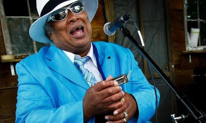 Blues singer in Memphis