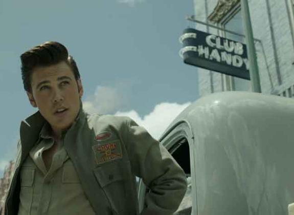 AUSTIN BUTLER as Elvis in Warner Bros. Pictures’ drama “ELVIS,” a Warner Bros. Pictures release.