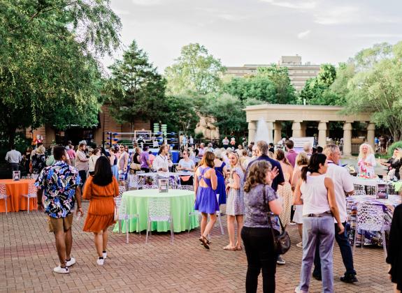 Guests and vendors at Zoo Rendezvous. 