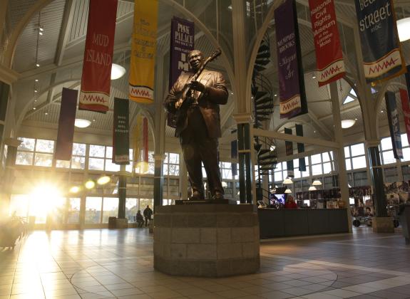 state of B.B. King with his Lucille guitar at visitor's center