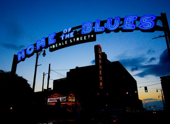 blue home of te blues beale street sign