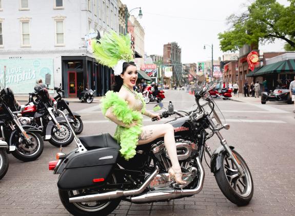 Velvetina Bikenight green in girl feathers