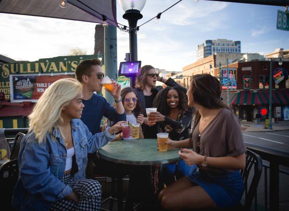 Alfred's On Beale Patio