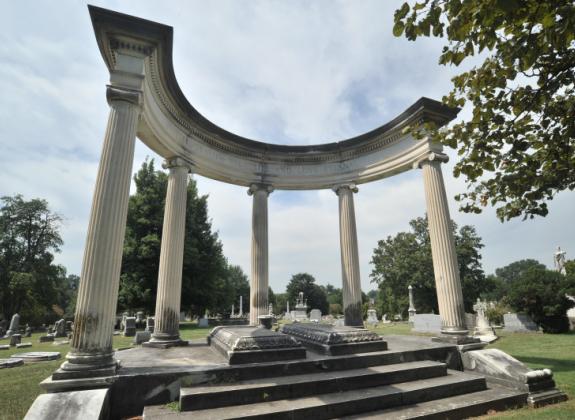 Established in 1852, Elmwood is the 80-acre final resting place to over 75,000 inhabitants. Docents offer tours and host special events year round. Discover a slice of Memphis history among Victorian era tombs, featuring angels, flowers and plants. Photo 2