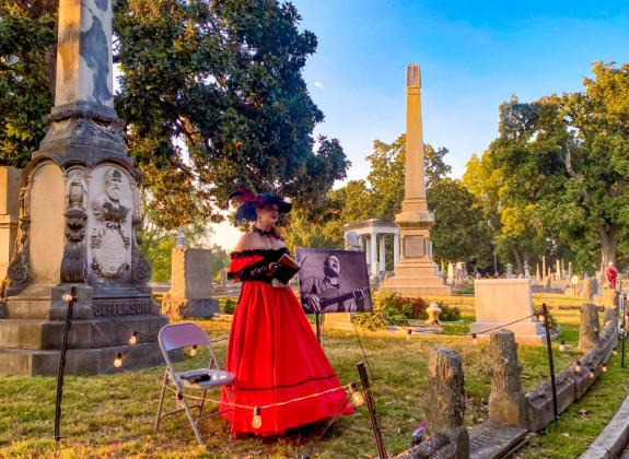 Elmwood Cemetery ghost tour Photo 3