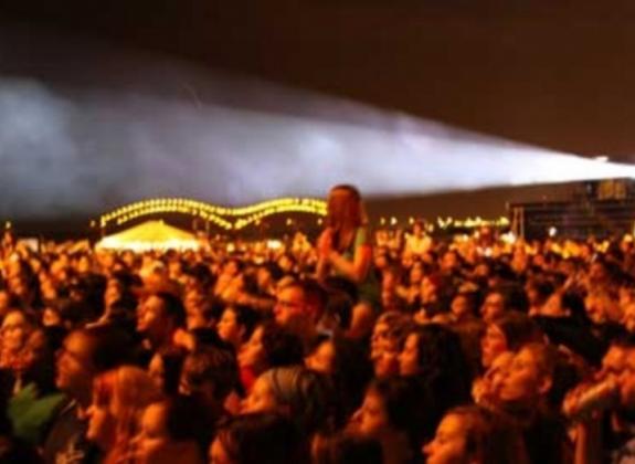 Beale Street Music Fest held on the Mississippi River. Photo by Marvin Garcia. Photo 3