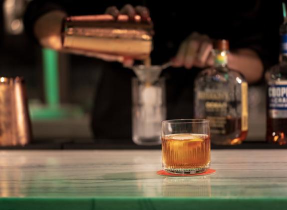 8 & Sand Bartender Photo 5