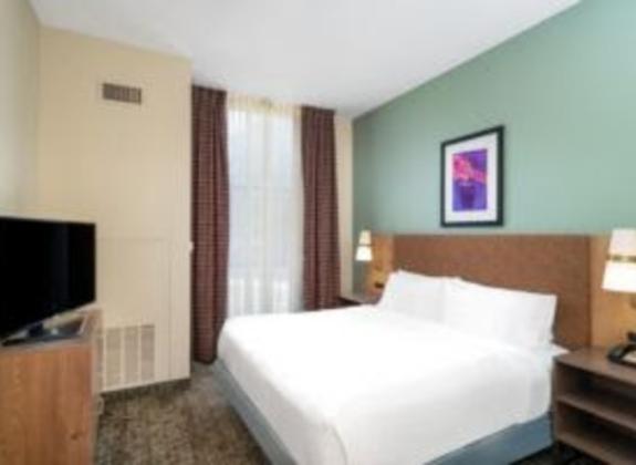 King - Staybridge Photo 3