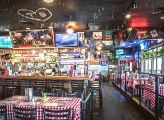Interior - Huey's Memphis Photo 2