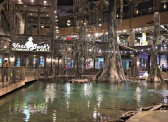 Uncle Buck's Restaurant and Bowling Alley at Bass Pro Shops at the Pyramid. Photo by Holly Whitfield. Photo 3