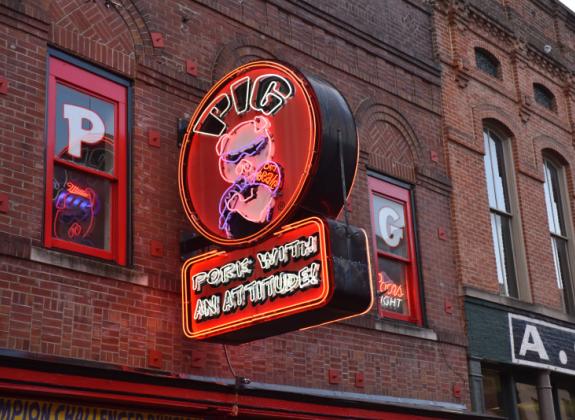 Pig on Beale Sign - Andrea Zucker Photography Photo