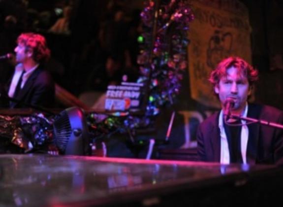 Dueling pianos at Silky O'Sullivans. Photo by Andrea Zucker. Photo 2